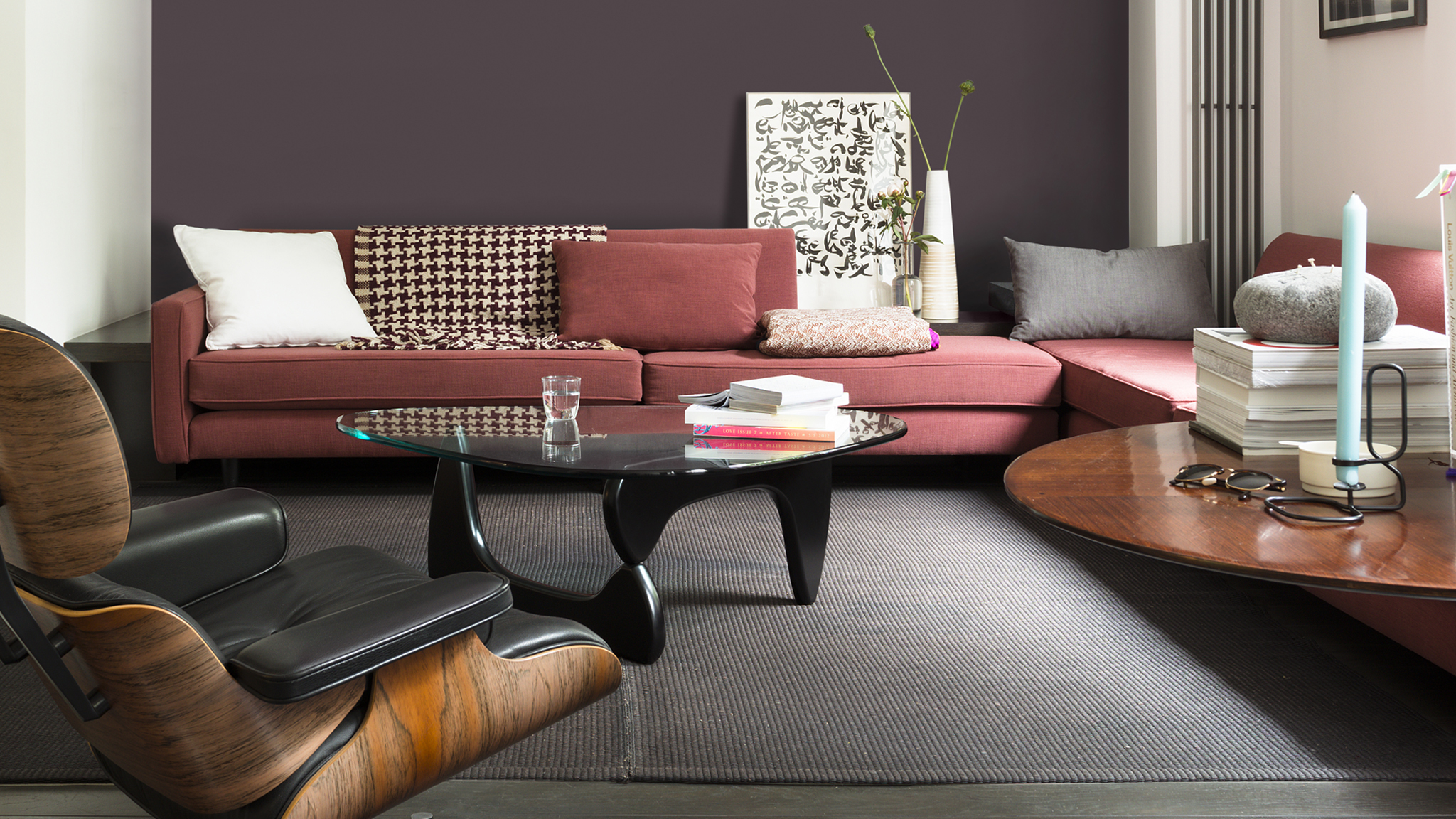 Heritage colours offer classic style Насыщенный, почти шоколадный оттенок красного сделает интерьер комнаты запоминающимся