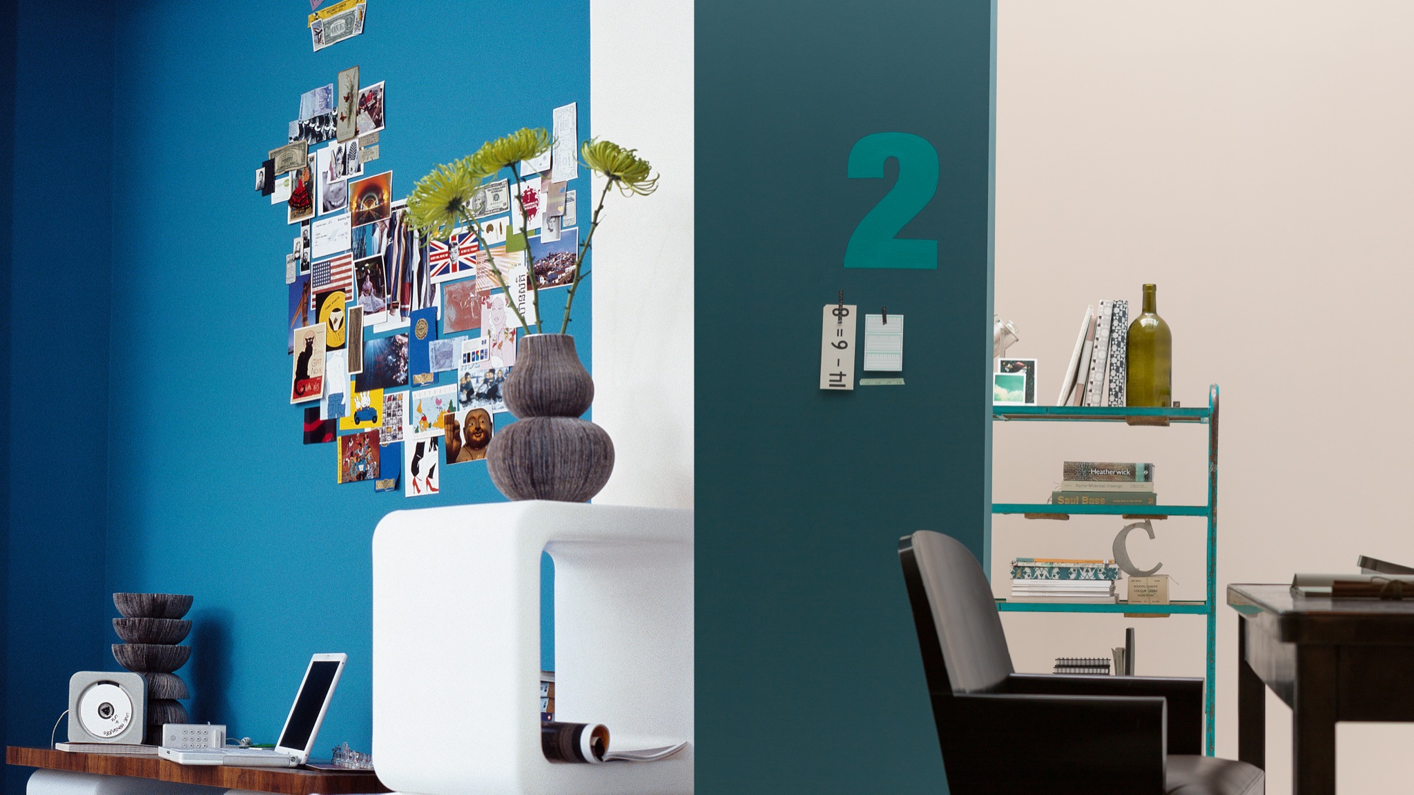 Push walls back with a cool colour Прохладные оттенки помогают расширить пространство и сделать его светлее. Выберите бледные сероватые и голубоватые тона для максимального осветления.
