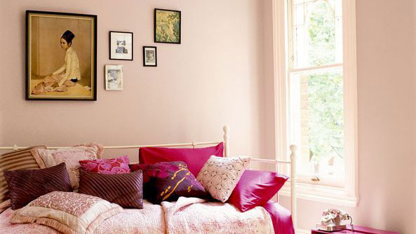Rosy hues brighten dark spaces Карамельно-оранжевые и насыщенные золотистые цвета, а также нейтральные с красноватыми тонами прекрасно согревают.